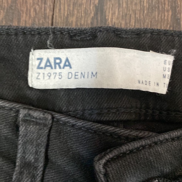 Zara bell bottom jeans. Mid rise. Black wash stretch. Worn 1 time. Size 4 - Picture 3 of 4